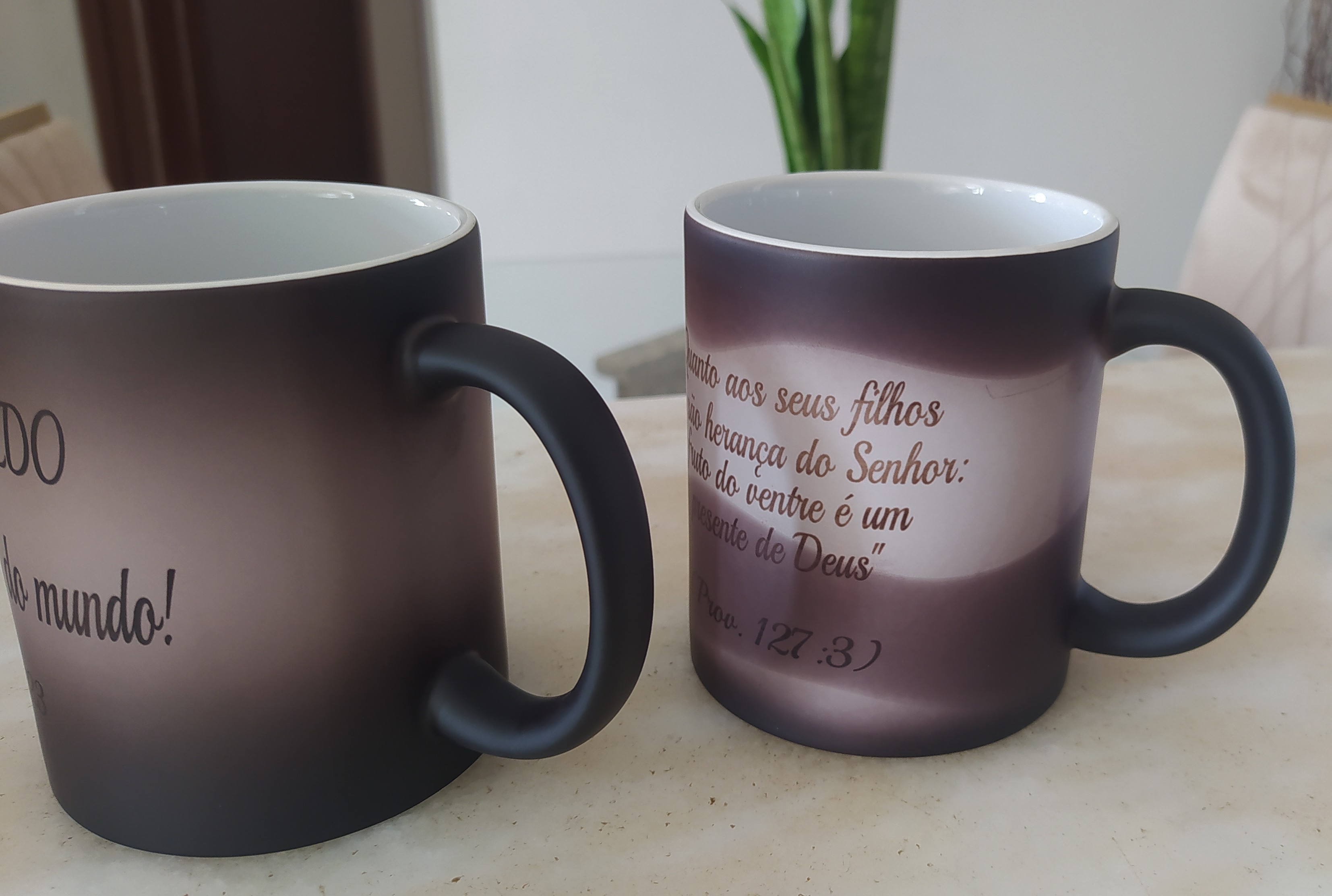 Canecas de porcelana mágica
